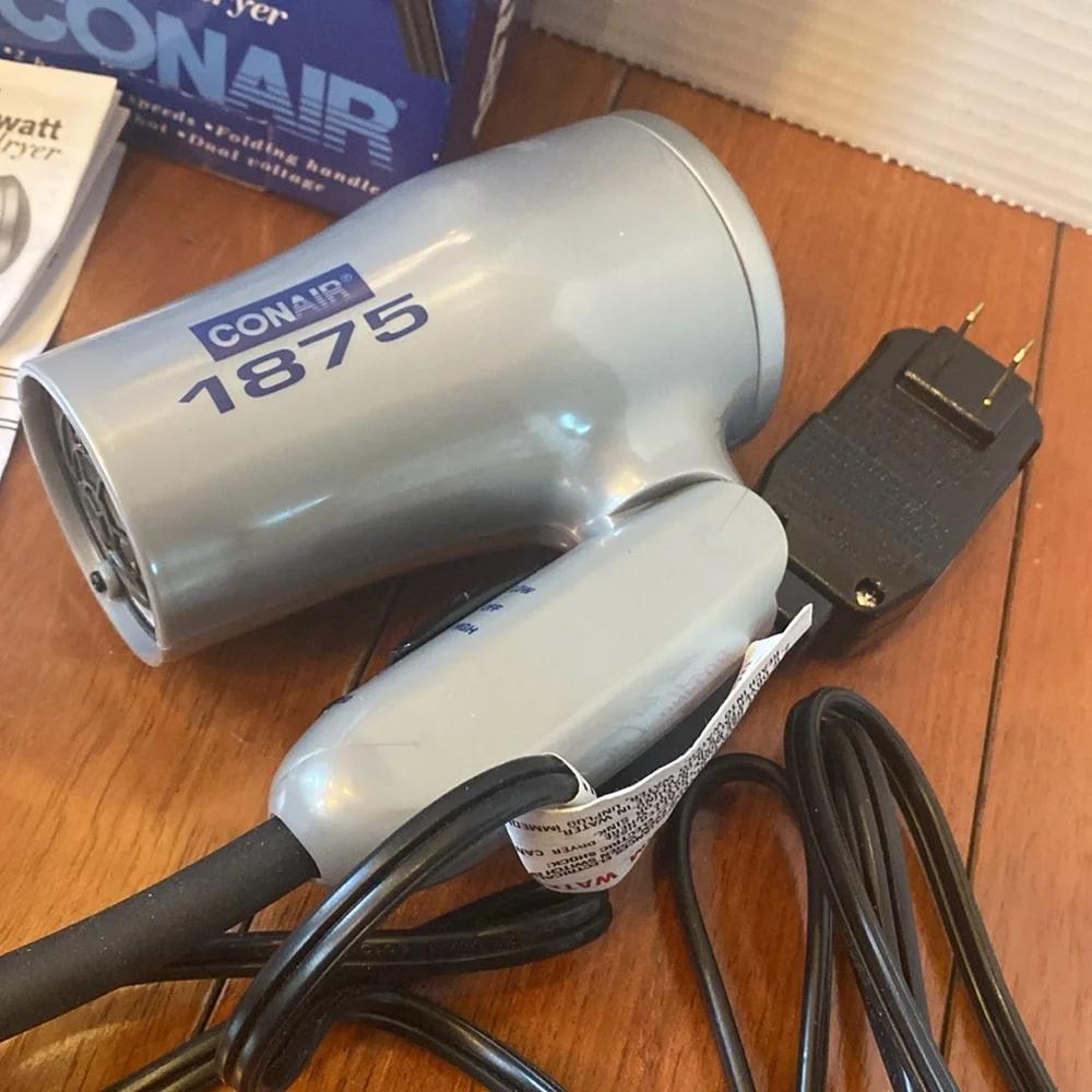 Conair 1875 Watt Hair Dryer in Silver compact folding travel works